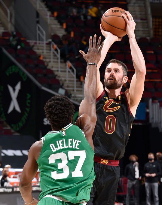 阿尔瓦雷斯 阿尔瓦雷斯