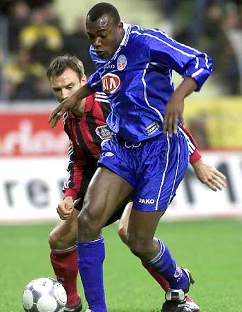 用人造草或 用人造草或